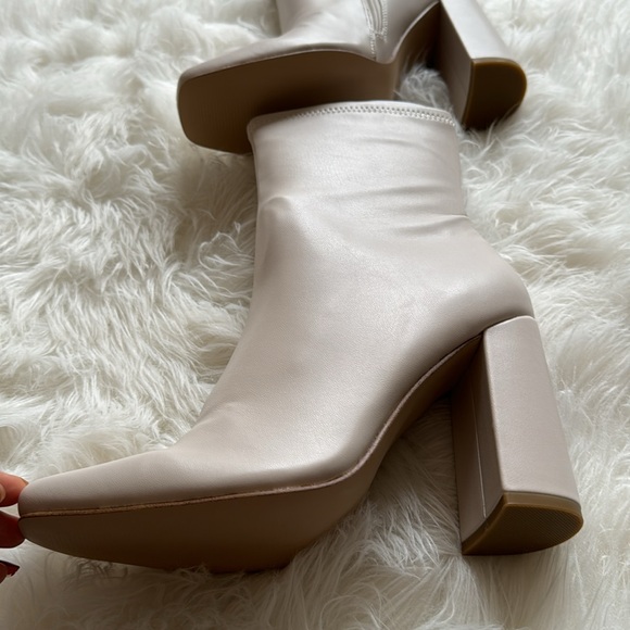 Steve Madden Bone White Lynden Block Heel Zipper Pull On Ankle Boots - Picture 7 of 12